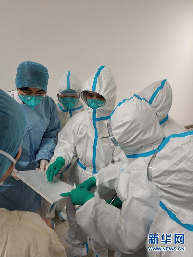 （新華全媒頭條&middot;圖文互動(dòng)）（4）戰(zhàn)紅區(qū)！&mdash;&mdash;發(fā)生在武漢抗疫隔離病房內(nèi)的故事