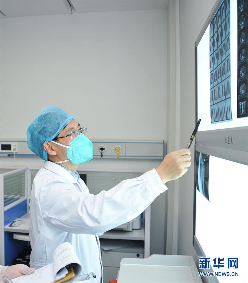 （新華全媒頭條&middot;圖文互動(dòng)）（6）戰(zhàn)紅區(qū)！&mdash;&mdash;發(fā)生在武漢抗疫隔離病房內(nèi)的故事