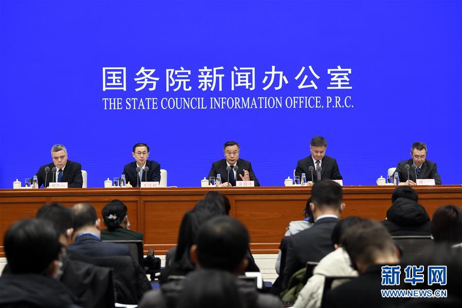 （新華全媒頭條&middot;圖文互動(dòng)） （8）做好疫情防護(hù) 統(tǒng)籌抓好改革發(fā)展穩(wěn)定各項(xiàng)工作&mdash;&mdash;堅(jiān)決打贏疫情防控阻擊戰(zhàn)系列述評之四