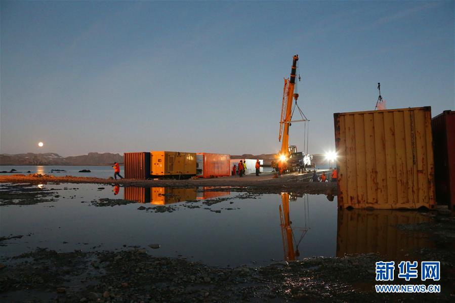（&ldquo;雪龍&rdquo;探南極&middot;圖文互動(dòng)）（5）&ldquo;雪龍2&rdquo;號(hào)開(kāi)始南極長(zhǎng)城站首次卸貨