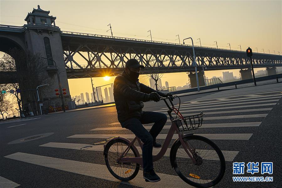 （新華全媒頭條&middot;圖文互動）（5）人間至味是團圓&mdash;&mdash;武漢庚子元宵節(jié)全紀錄