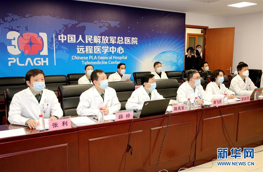 (聚焦疫情防控·圖文互動(dòng))(1)解放軍總醫(yī)院為火神山醫(yī)院患者開展首次5G遠(yuǎn)程會(huì)診