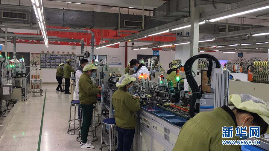 （來自經(jīng)濟(jì)前沿的故事&middot;企業(yè)復(fù)工復(fù)產(chǎn)&middot;圖文互動）（3）看1500多名工人是如何復(fù)工的？&mdash;&mdash;湖南郴州一家企業(yè)復(fù)工目擊記 