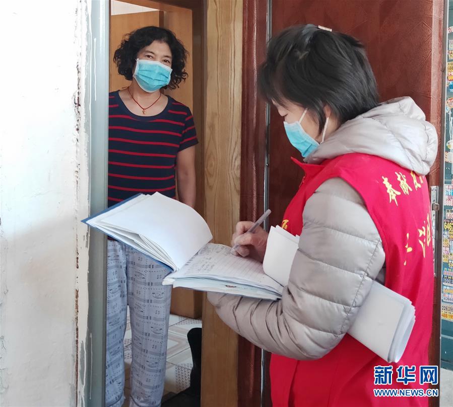 (聚焦疫情防控·圖文互動(dòng))“標(biāo)兵舉黨旗,跟我一起上”——吉林“小巷總理”戰(zhàn)“疫”記