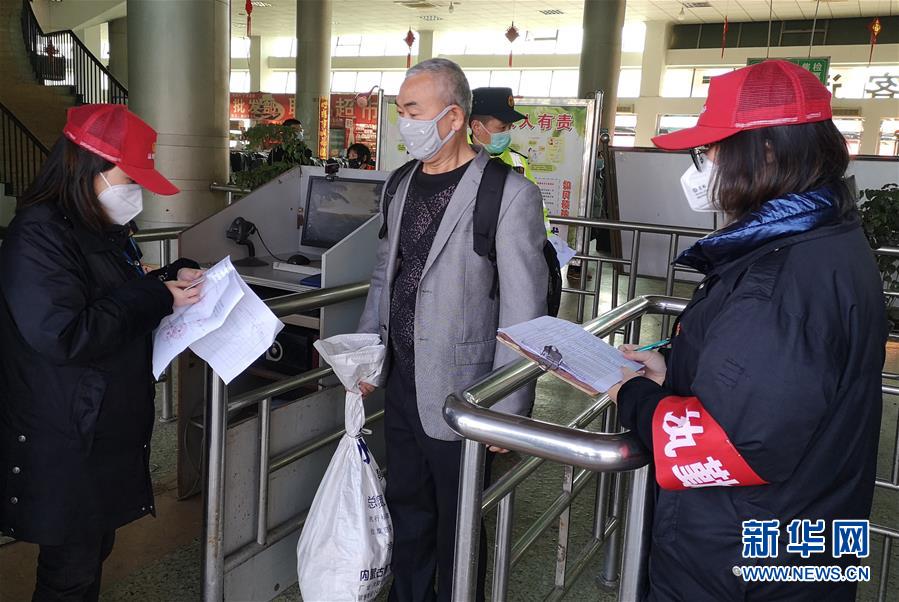 （做好六穩(wěn)工作 應(yīng)對復(fù)雜局面&middot;圖文互動）（3）四川：&ldquo;點(diǎn)對點(diǎn)、一站式&rdquo;送農(nóng)民工安全返崗