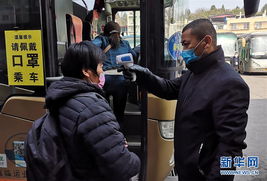 （做好六穩(wěn)工作 應(yīng)對復(fù)雜局面&middot;圖文互動）（4）四川：&ldquo;點(diǎn)對點(diǎn)、一站式&rdquo;送農(nóng)民工安全返崗