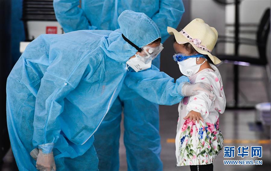 (社會(huì))(2)海南三亞:湖北百余名滯留旅客包機(jī)返程