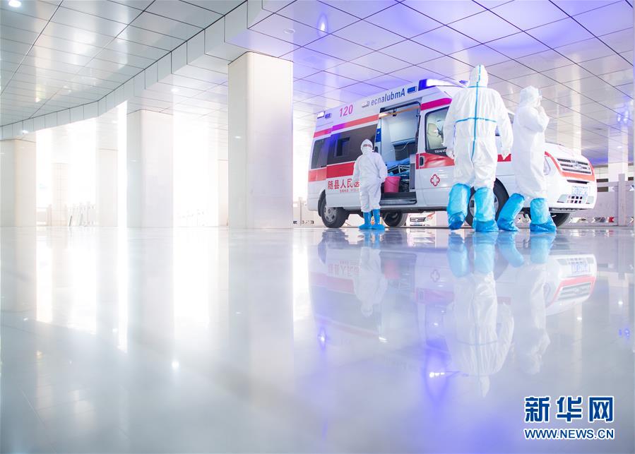 (新華全媒頭條·圖文互動(dòng))(5)火線上的中流砥柱——獻(xiàn)給奮戰(zhàn)在抗疫一線的醫(yī)務(wù)工作者