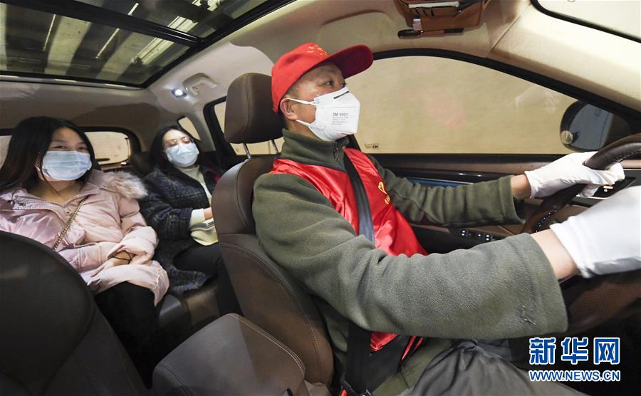 (新華全媒頭條·圖文互動(dòng))(7)火線上的中流砥柱——獻(xiàn)給奮戰(zhàn)在抗疫一線的醫(yī)務(wù)工作者