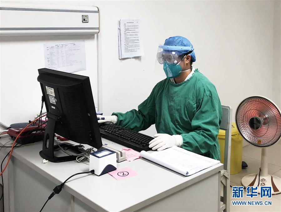 (一線抗疫群英譜·圖文互動(dòng))(2)戰(zhàn)“疫”一家人