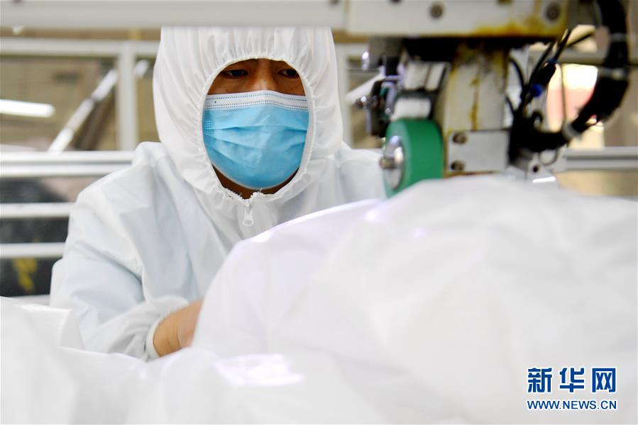 （聚焦疫情防控&middot;圖文互動(dòng)）（7）我們能多產(chǎn)一件，前方就少一份風(fēng)險(xiǎn)&mdash;&mdash;醫(yī)用防護(hù)服&ldquo;河北制造&rdquo;緊急&ldquo;起飛&rdquo;記