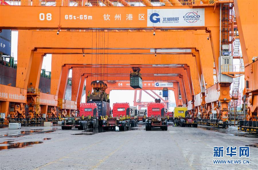 （圖文互動(dòng)）（4）抓好防疫保暢，還管司機(jī)吃飯&mdash;&mdash;廣西欽州保稅港區(qū)服務(wù)企業(yè)復(fù)工見聞