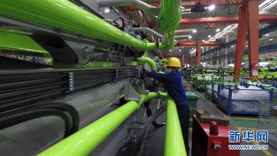 （圖文互動(dòng)）（1）吃粉擼串，商圈&ldquo;打卡&rdquo;，動(dòng)車出廠&mdash;&mdash;湖南&ldquo;標(biāo)簽&rdquo;復(fù)蘇記