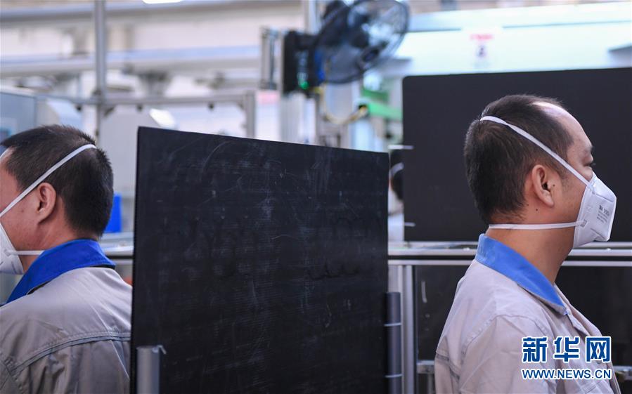 (聚焦疫情防控·圖文互動)(2)用疫情“防控線”守衛(wèi)企業(yè)“生命線”——長春復工企業(yè)防控一線見聞