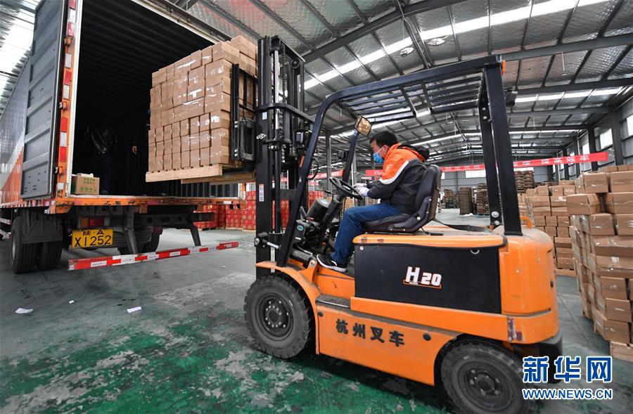 （聚焦疫情防控&middot;圖文互動(dòng)）（6）&ldquo;一輛輛車出發(fā)，春暖花開(kāi)的日子就不遠(yuǎn)了&rdquo;&mdash;&mdash;西北電商大縣陜西省武功縣復(fù)工見(jiàn)聞