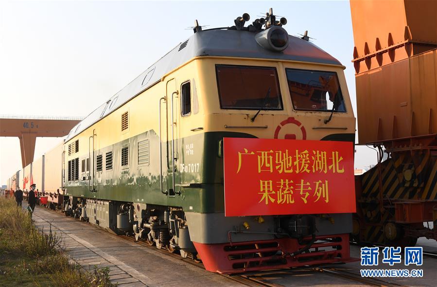 （新華全媒頭條&middot;圖文互動(dòng)）（11）磨難壓不垮 奮起正當(dāng)時(shí)&mdash;&mdash;習(xí)近平總書記在統(tǒng)籌推進(jìn)新冠肺炎疫情防控和經(jīng)濟(jì)社會(huì)發(fā)展工作部署會(huì)議上的重要講話振奮人心凝聚力量