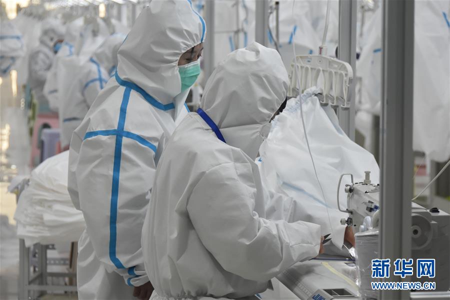 （決戰(zhàn)決勝脫貧攻堅&middot;圖文互動）（1）防疫有保障 脫貧有底氣&mdash;&mdash;甘肅一批扶貧車間成為戰(zhàn)疫&ldquo;兵工廠&rdquo;