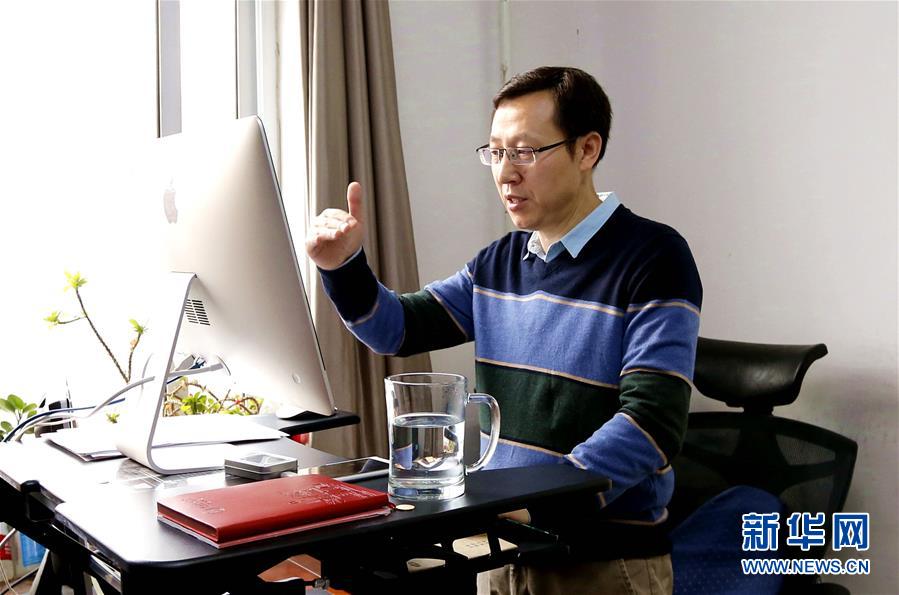 （聚焦疫情防控&middot;圖文互動）（2）&ldquo;相聚在&lsquo;云端&rsquo;，一個都不能少&rdquo; &mdash;&mdash;記疫情下的&ldquo;開學第一課&rdquo;