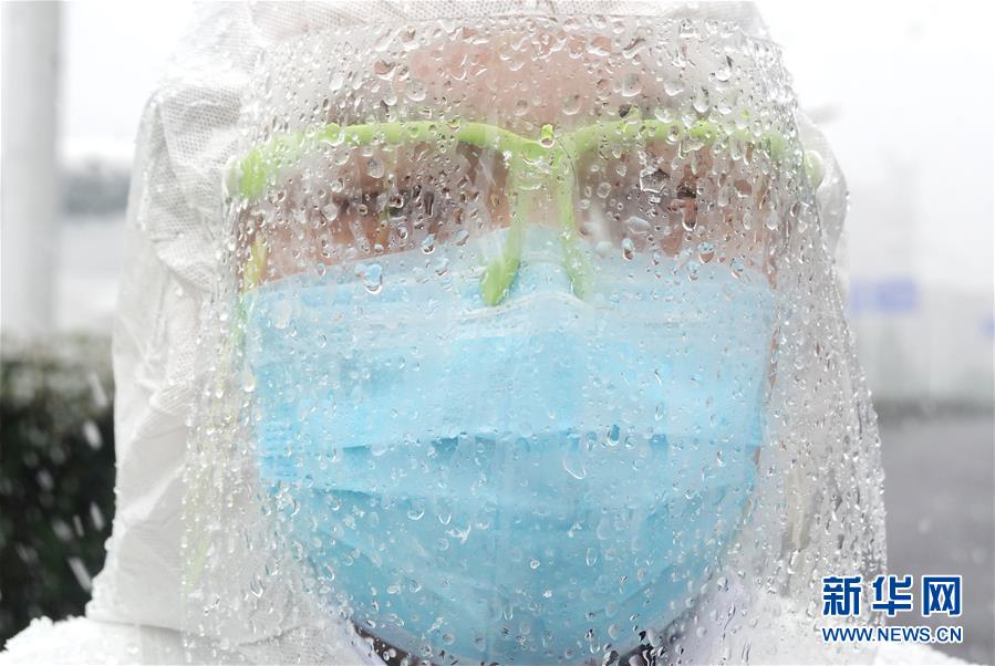 （新華全媒頭條&middot;圖文互動(dòng)）（6）滄海橫流 英雄本色&mdash;&mdash;致敬抗疫一線的勇士們