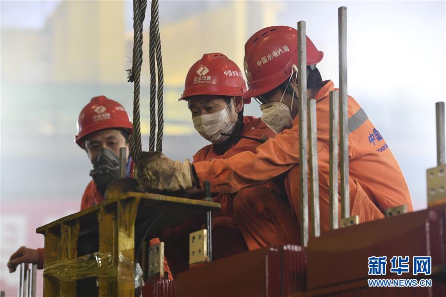 (抓好經(jīng)濟(jì)發(fā)展 應(yīng)對(duì)復(fù)雜局面·圖文互動(dòng))(2)把疫情造成的損失降到最小——廣西生產(chǎn)一線見聞