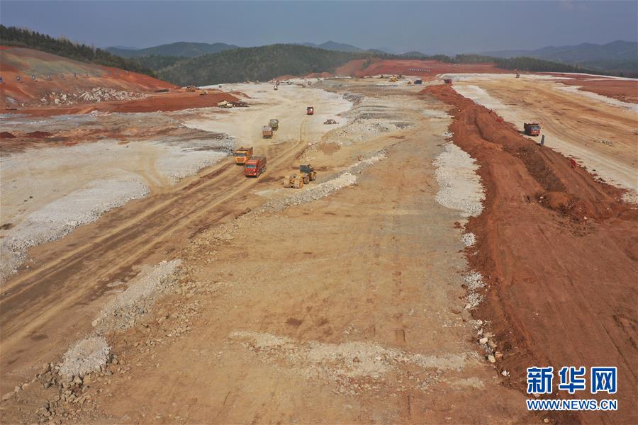 (圖文互動(dòng))(1)防疫復(fù)工齊抓 力促早日通航——湖南郴州北湖機(jī)場(chǎng)建設(shè)復(fù)工側(cè)記