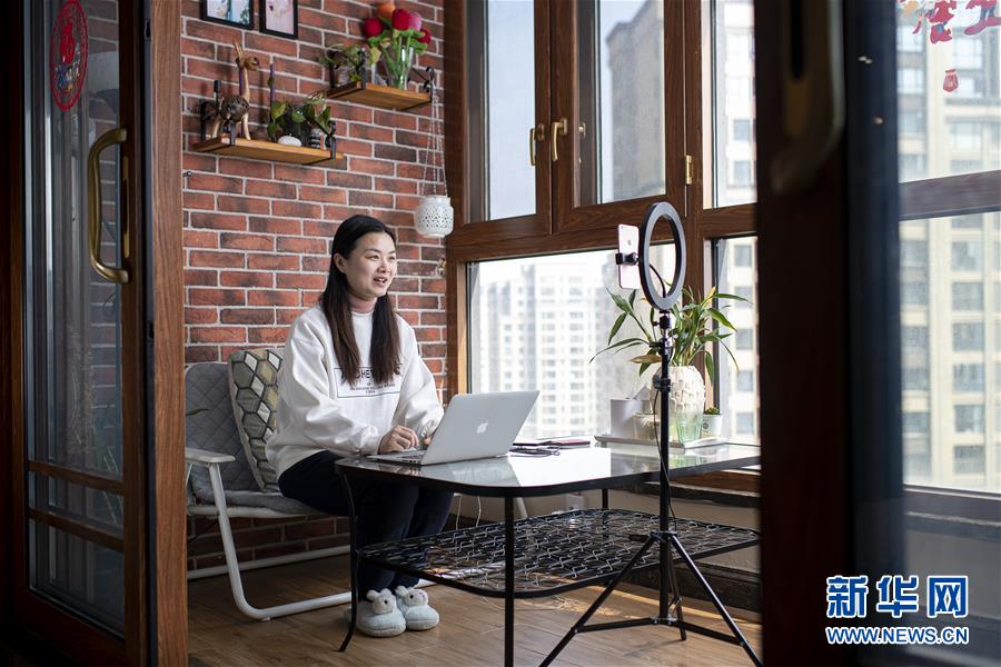 （新華全媒頭條&middot;圖文互動）（8）守望相助，堅(jiān)忍不拔&mdash;&mdash;致敬武漢戰(zhàn)&ldquo;疫&rdquo;中千千萬萬個(gè)平凡英雄