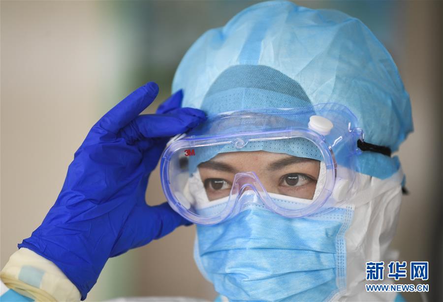 （一線(xiàn)抗疫群英譜&middot;圖文互動(dòng)）（4）&ldquo;我已躬身入局，勢(shì)要共渡難關(guān)!&rdquo;&mdash;&mdash;戰(zhàn)&ldquo;疫&rdquo;一線(xiàn)醫(yī)生黃霞