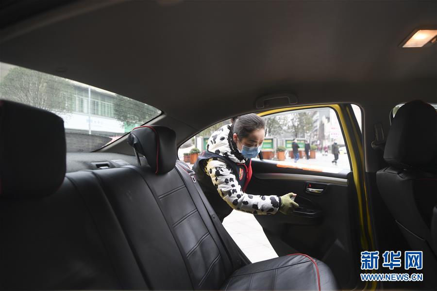 （聚焦疫情防控&middot;圖文互動(dòng)）（3）&ldquo;讓醫(yī)務(wù)人員無后顧之憂！&rdquo;&mdash;&mdash;重慶志愿者&ldquo;守護(hù)&rdquo;千余名一線醫(yī)護(hù)人員家屬見聞