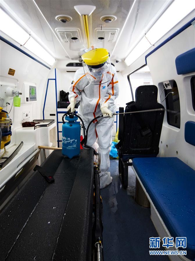 (一線抗疫群英譜·圖文互動(dòng))(5)紅區(qū)“擺渡人”