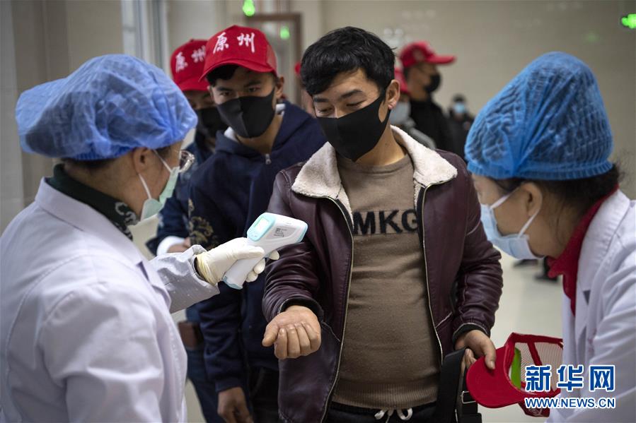 （在習(xí)近平新時代中國特色社會主義思想指引下&mdash;&mdash;新時代新作為新篇章&middot;習(xí)近平總書記關(guān)切事&middot;圖文互動）（5）戰(zhàn)&ldquo;疫&rdquo;戰(zhàn)&ldquo;貧&rdquo;都要贏&mdash;&mdash;脫貧攻堅(jiān)一線打響兩場硬仗