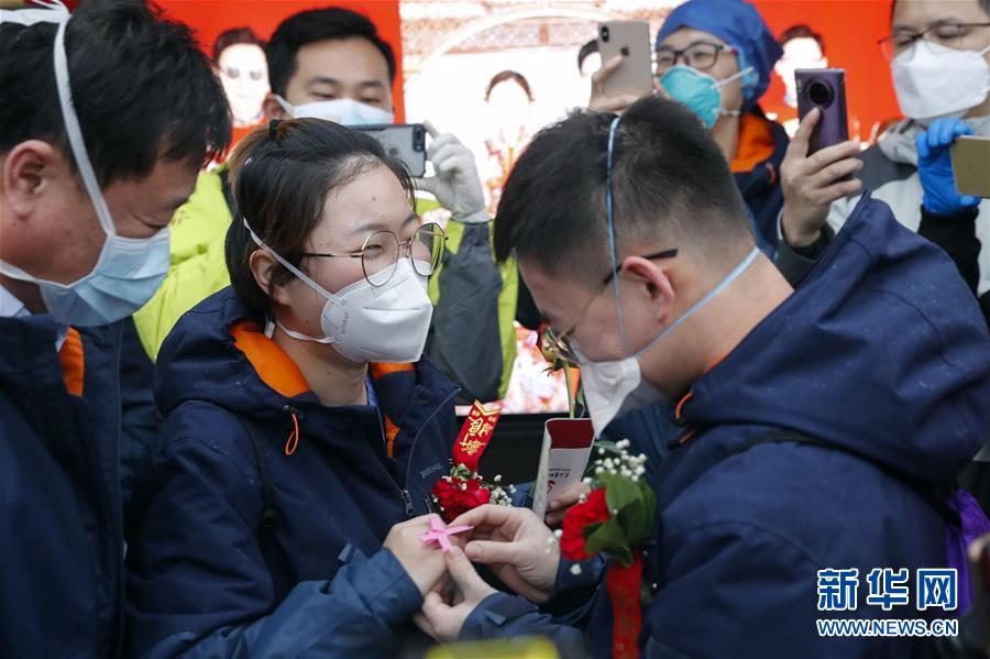 (新華全媒頭條·圖文互動)(3)赤子之歌——記奮戰(zhàn)在抗疫一線的90后白衣戰(zhàn)士