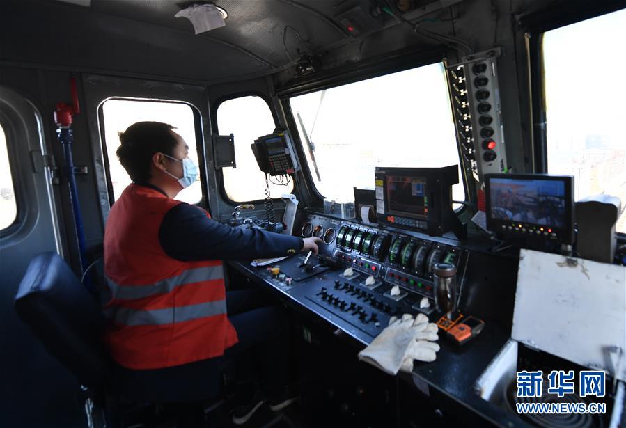 （抓好經(jīng)濟(jì)發(fā)展　應(yīng)對復(fù)雜局面&middot;圖文互動(dòng)）（5）&ldquo;我們的訂單正回流&rdquo;&mdash;&mdash;江西外貿(mào)企業(yè)復(fù)工復(fù)產(chǎn)見聞