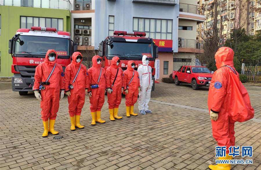 （新華全媒頭條&middot;圖文互動(dòng)）（1）&ldquo;疫&rdquo;線閃耀&ldquo;火焰藍(lán)&rdquo;&mdash;&mdash;記奮戰(zhàn)湖北抗疫一線的消防救援隊(duì)伍