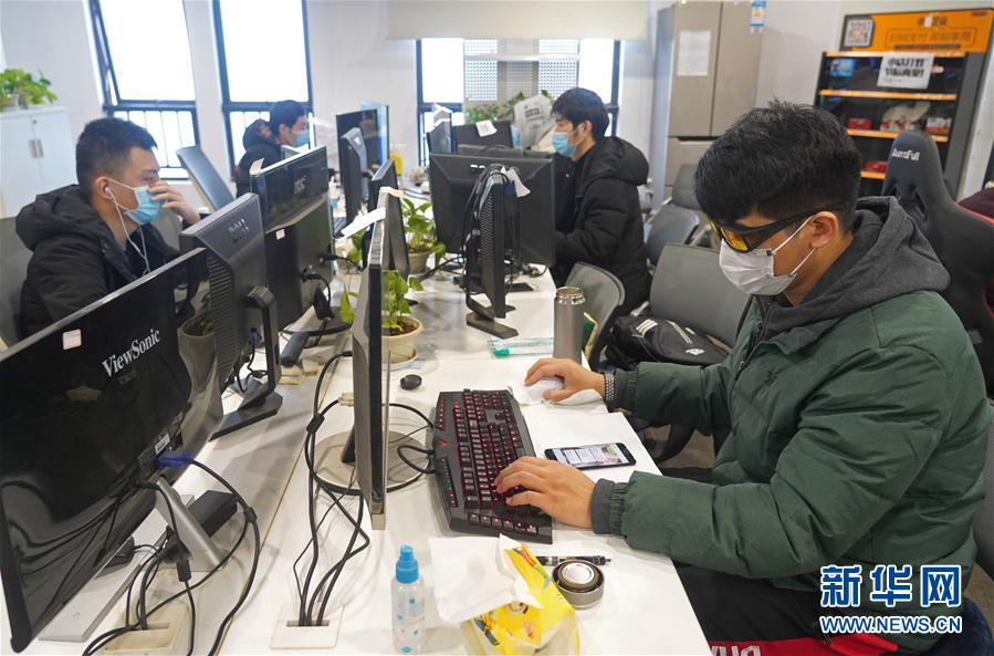 （抓好經(jīng)濟(jì)發(fā)展 應(yīng)對復(fù)雜局面&middot;圖文互動）（3）激活&ldquo;神經(jīng)末梢&rdquo; 暢通&ldquo;毛細(xì)血管&rdquo;&mdash;&mdash;江西為中小微企業(yè)復(fù)工復(fù)產(chǎn)&ldquo;破障清路&rdquo; 