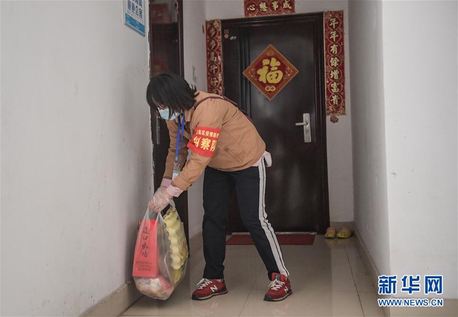 （在習(xí)近平新時代中國特色社會主義思想指引下&mdash;&mdash;新時代新作為新篇章&middot;習(xí)近平總書記關(guān)切事）（2）&ldquo;平凡英雄&rdquo;的力量&mdash;&mdash;致敬堅守戰(zhàn)&ldquo;疫&rdquo;一線的社區(qū)工作者 