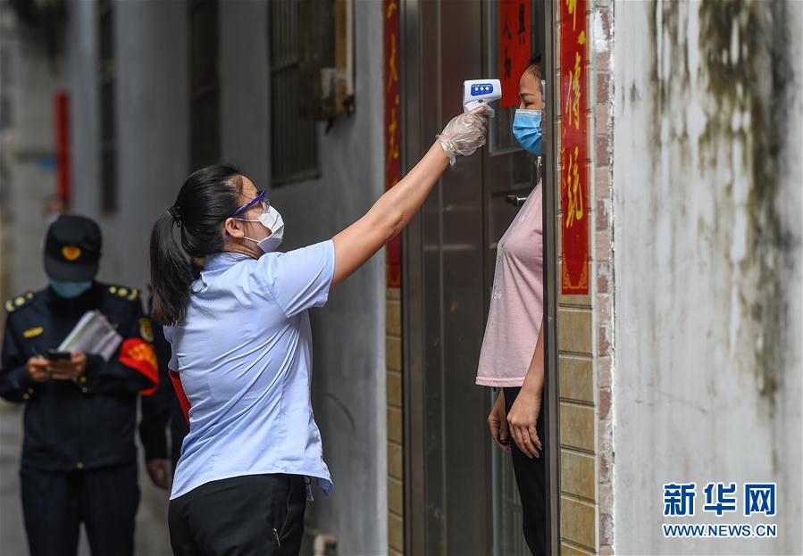 （在習(xí)近平新時代中國特色社會主義思想指引下&mdash;&mdash;新時代新作為新篇章&middot;習(xí)近平總書記關(guān)切事）（3）&ldquo;平凡英雄&rdquo;的力量&mdash;&mdash;致敬堅守戰(zhàn)&ldquo;疫&rdquo;一線的社區(qū)工作者 