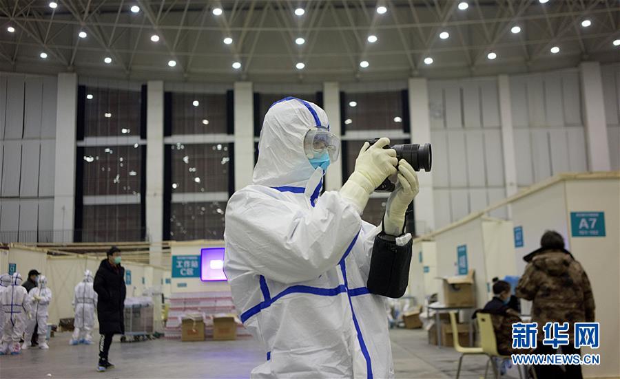 （一線抗疫群英譜&middot;特稿&middot;圖文互動）（4）不畏艱險，深入一線&mdash;&mdash;&ldquo;武漢保衛(wèi)戰(zhàn)&rdquo;一線新聞工作者素描