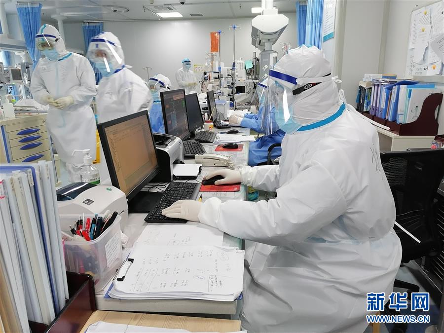 (聚焦疫情防控·圖文互動)(2)特寫:“90后”醫(yī)護情侶的抗疫堅守