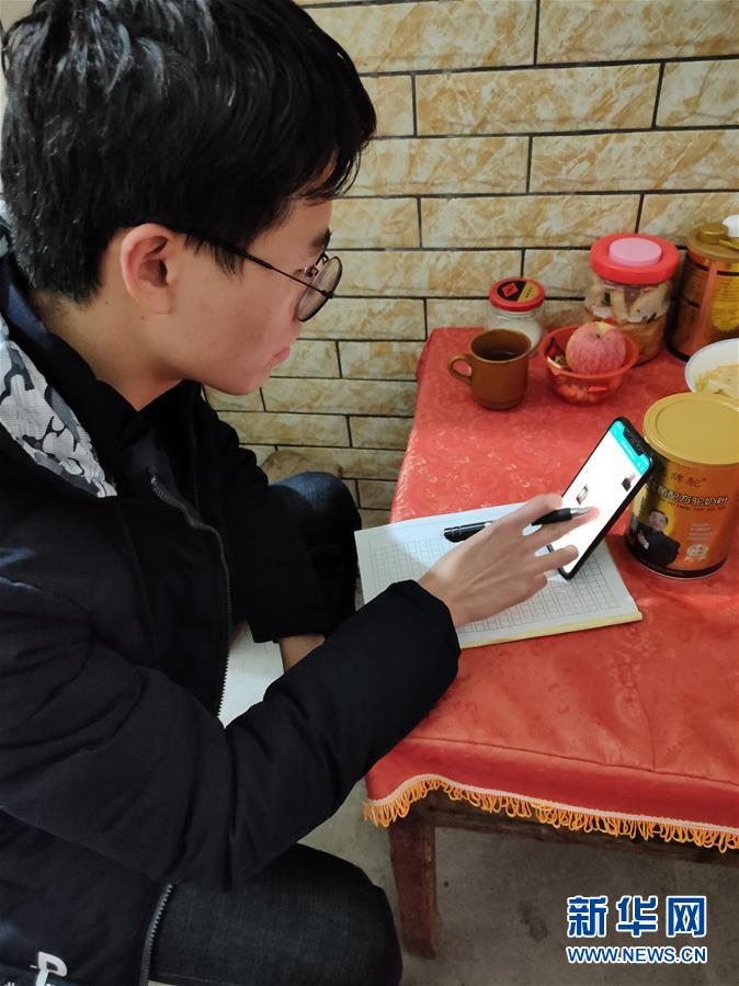 （新華網(wǎng)&middot;圖文互動）（1）為&ldquo;逆行者&rdquo;后方護航，這些大學(xué)生的假期不一般