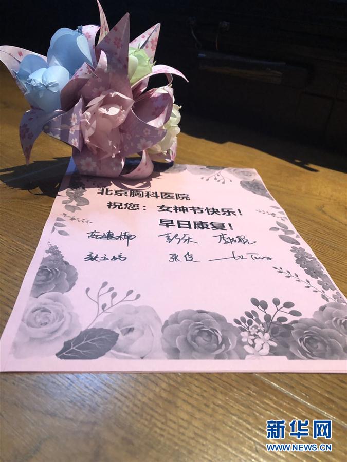 (在習(xí)近平新時(shí)代中國(guó)特色社會(huì)主義思想指引下——新時(shí)代新作為新篇章·習(xí)近平總書記關(guān)切事·圖文互動(dòng))(8)口罩擋不住你的美——戰(zhàn)“疫”一線巾幗掠影