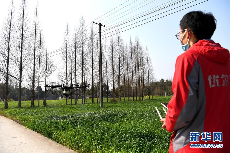 (在習(xí)近平新時(shí)代中國(guó)特色社會(huì)主義思想指引下——新時(shí)代新作為新篇章·習(xí)近平總書記關(guān)切事·圖文互動(dòng))(6)為農(nóng)田注入硬核生產(chǎn)力——一些地方春耕中農(nóng)業(yè)科技創(chuàng)新掃描