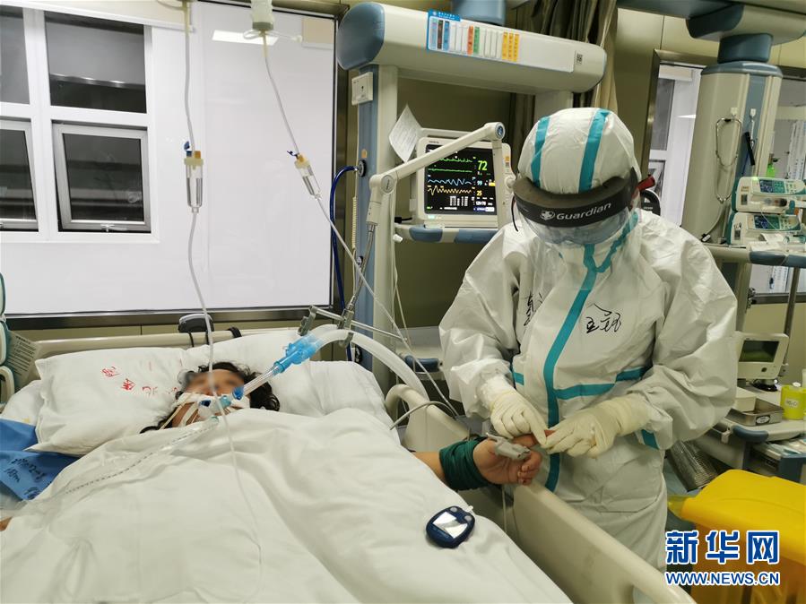 （一線抗疫群英譜&middot;圖文互動）（2）生命之光，溫暖&ldquo;無面之交&rdquo;&mdash;&mdash;記抗疫一線重癥監(jiān)護(hù)室90后護(hù)士金鈺 