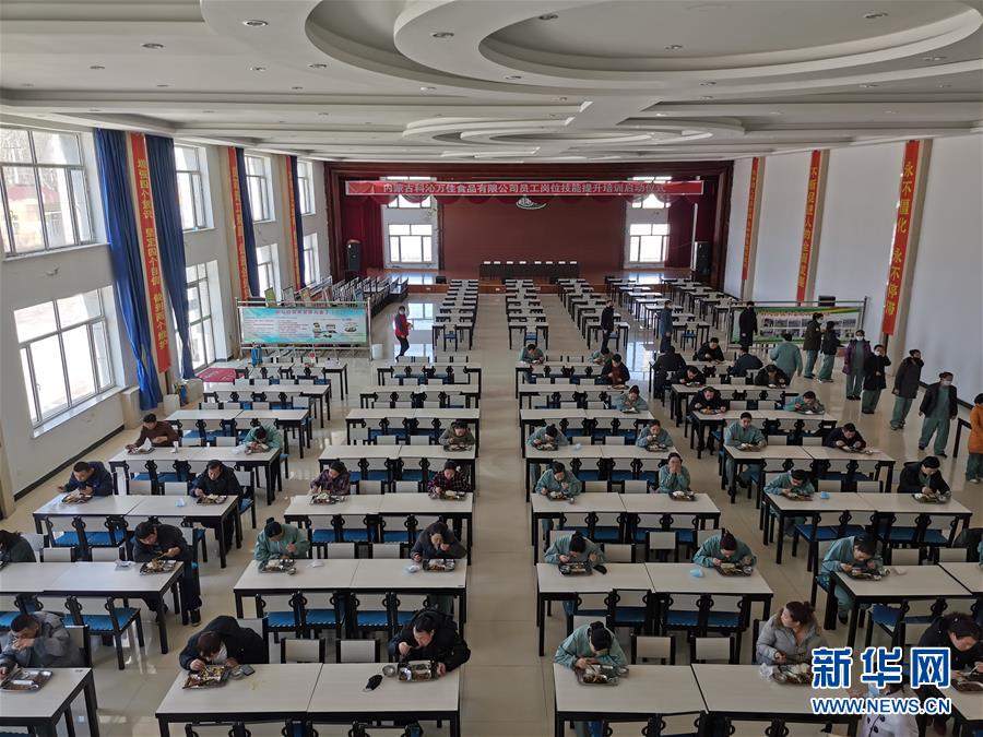 （圖文互動(dòng)）（3）特寫(xiě)：限人數(shù)、分餐吃、用公筷&mdash;&mdash;偏遠(yuǎn)小城&ldquo;吃飯&rdquo;見(jiàn)聞