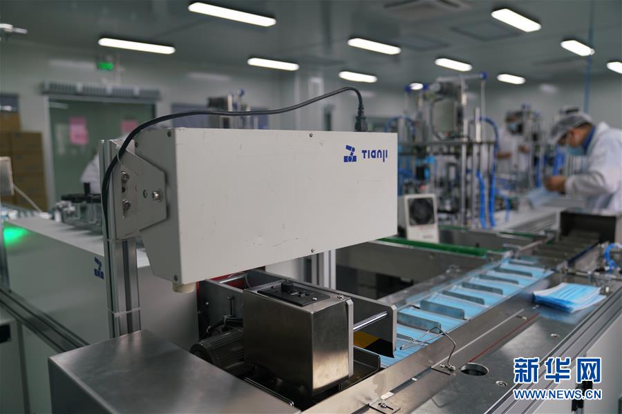 (聚焦疫情防控·圖文互動)(1)口罩機(jī)“微創(chuàng)新”里的工匠精神