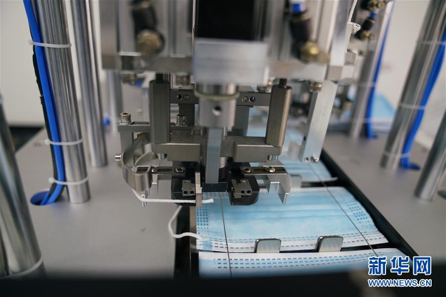 (聚焦疫情防控·圖文互動)(2)口罩機(jī)“微創(chuàng)新”里的工匠精神