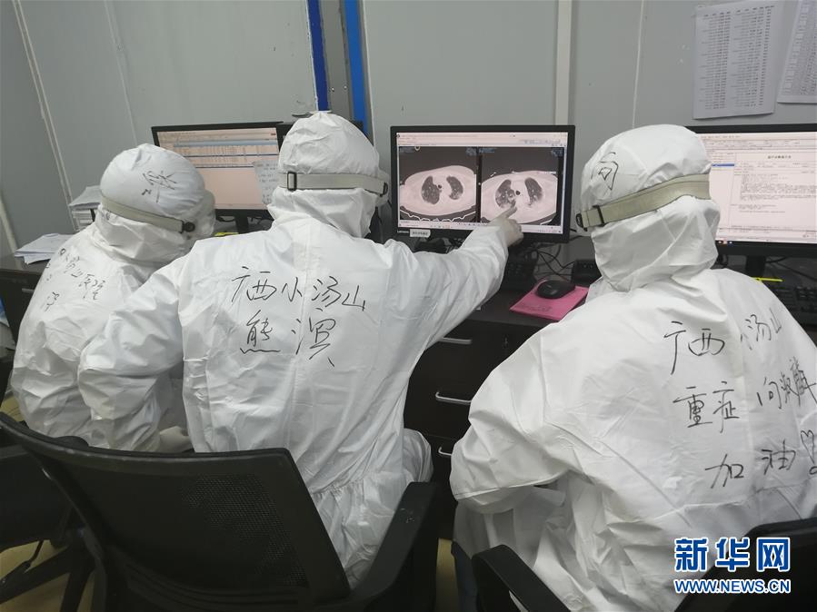 （圖文互動(dòng)）（2）&ldquo;哪里有任務(wù)，哪里就有黨旗飄揚(yáng)&rdquo;&mdash;&mdash;廣西黨員&ldquo;白衣戰(zhàn)士&rdquo;奮戰(zhàn)抗疫一線見(jiàn)聞