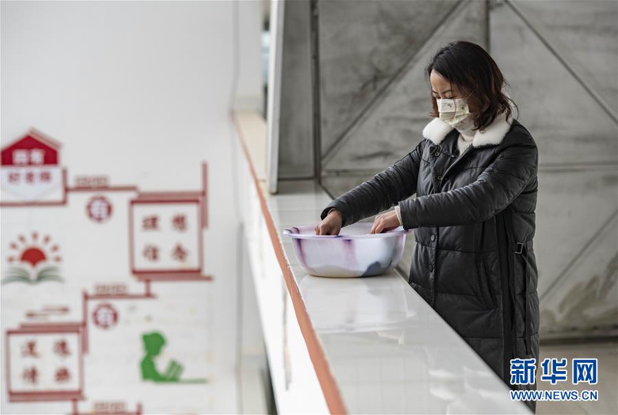 （新華全媒頭條&middot;圖文互動(dòng)）（3）特殊時(shí)期，他們這樣履職&mdash;&mdash;全國(guó)人大代表這個(gè)春天在行動(dòng)