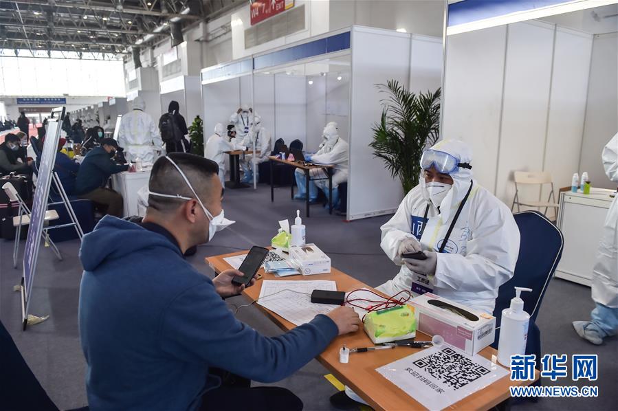 (聚焦疫情防控)(2)北京新國展入境人員轉(zhuǎn)運(yùn)集散地見聞