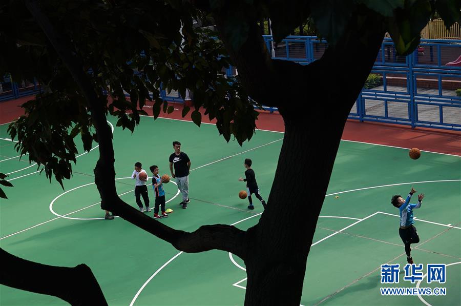 (XHDW·圖文互動(dòng))(6)疫情下的香港:艱難卻充滿(mǎn)希望