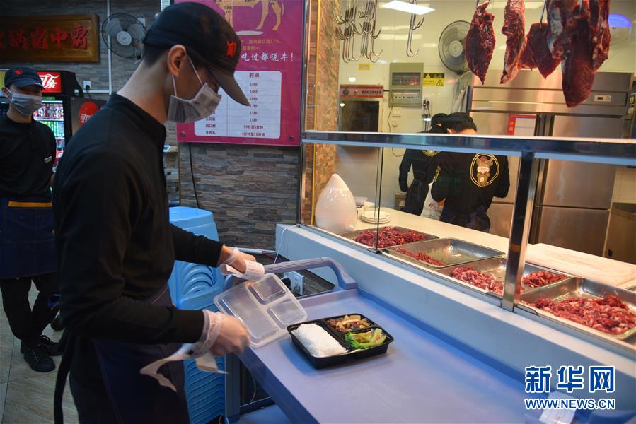 （聚焦復(fù)工復(fù)產(chǎn)&middot;圖文互動(dòng)）（3）觸網(wǎng)接單、開(kāi)發(fā)簡(jiǎn)餐、直播賣(mài)貨&mdash;&mdash;餐企換招自救